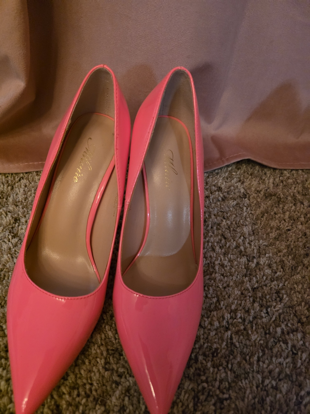 Women’s Neon Pink Patent Pointed-Toe Pumps